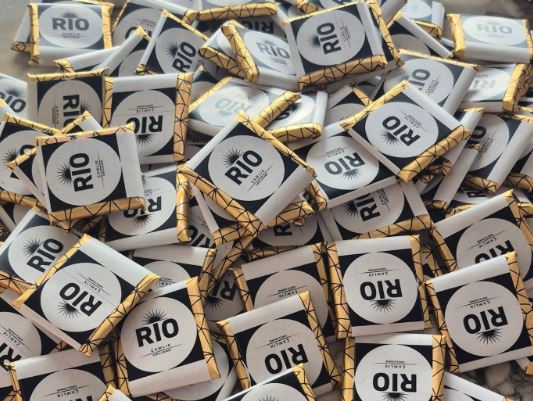 Madlen Çikolata/ marka logo baskılı çikolata ürün görseli